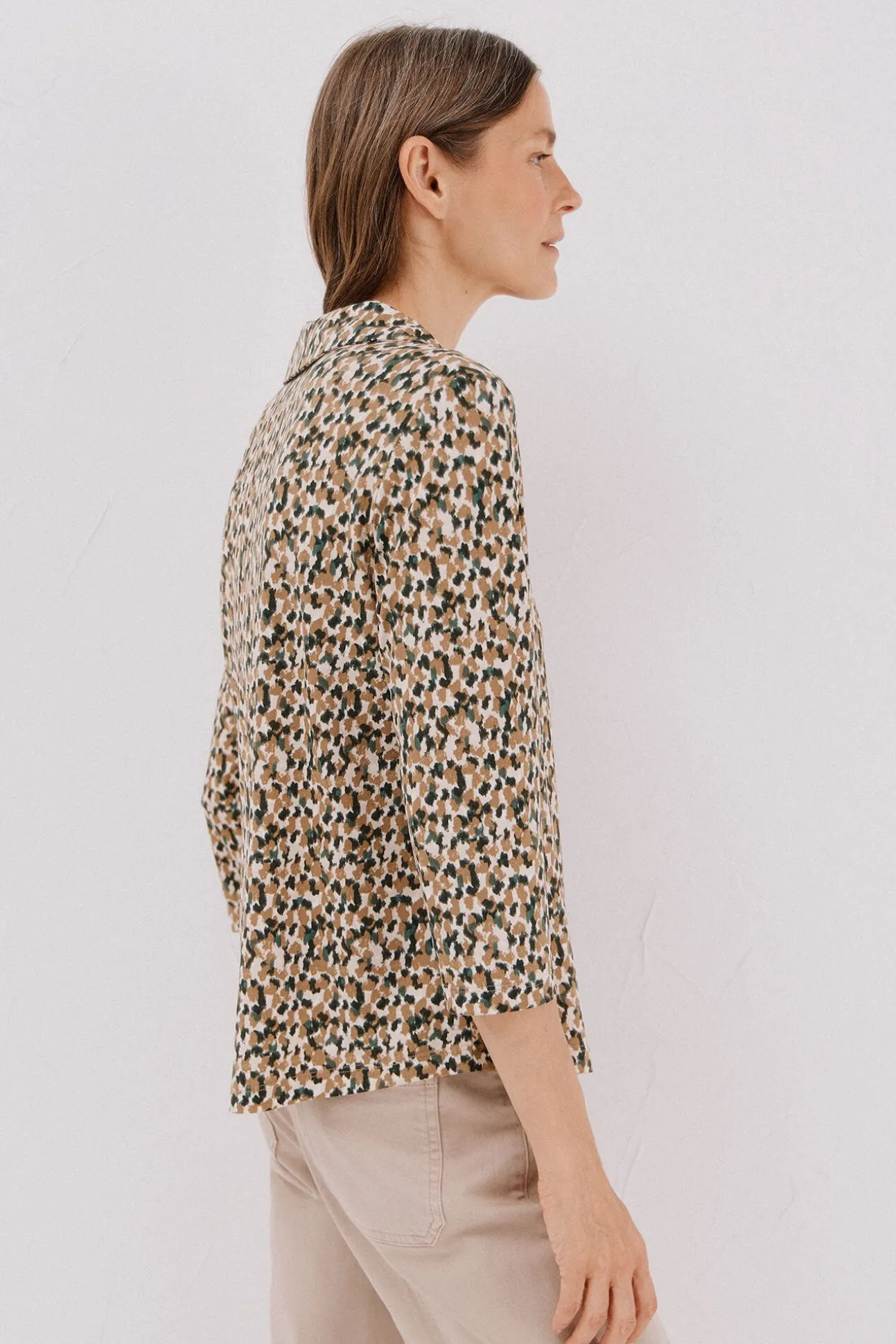 Camisa elástica botones