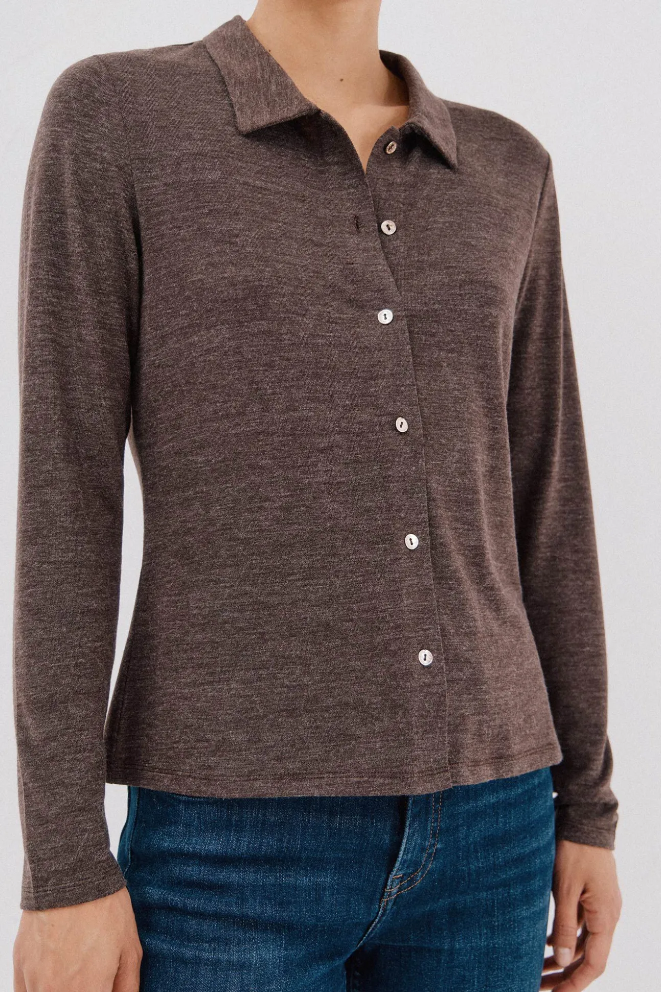 Camisa elástica botones