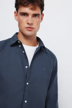 Camisa oxford tinte en prenda