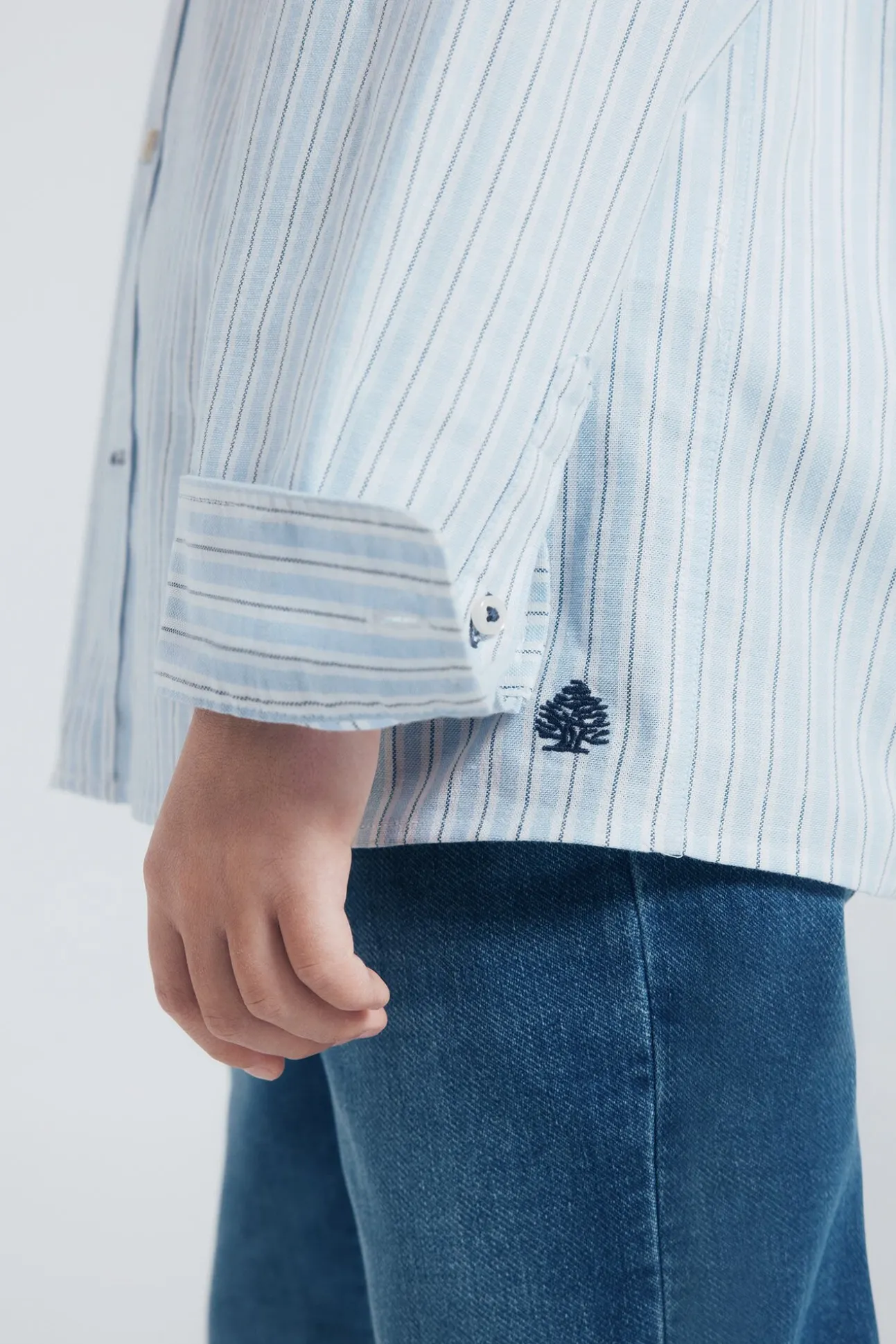 Camisa raya fina azul niño