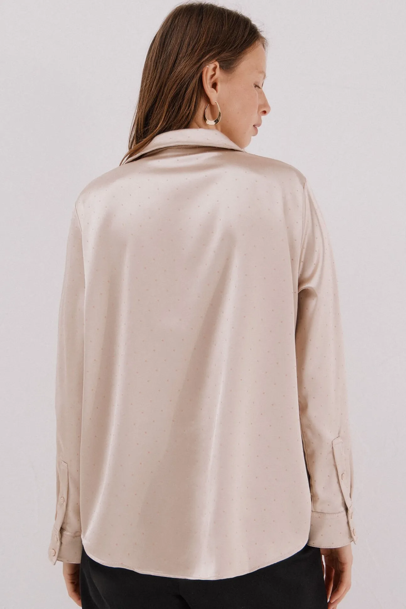 Camisa satinada brillos