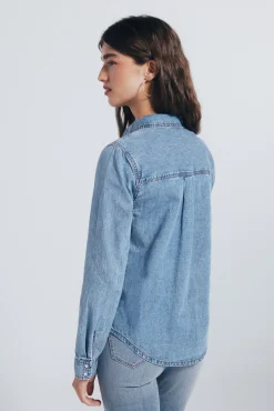 Camisa vaquera bolsillos