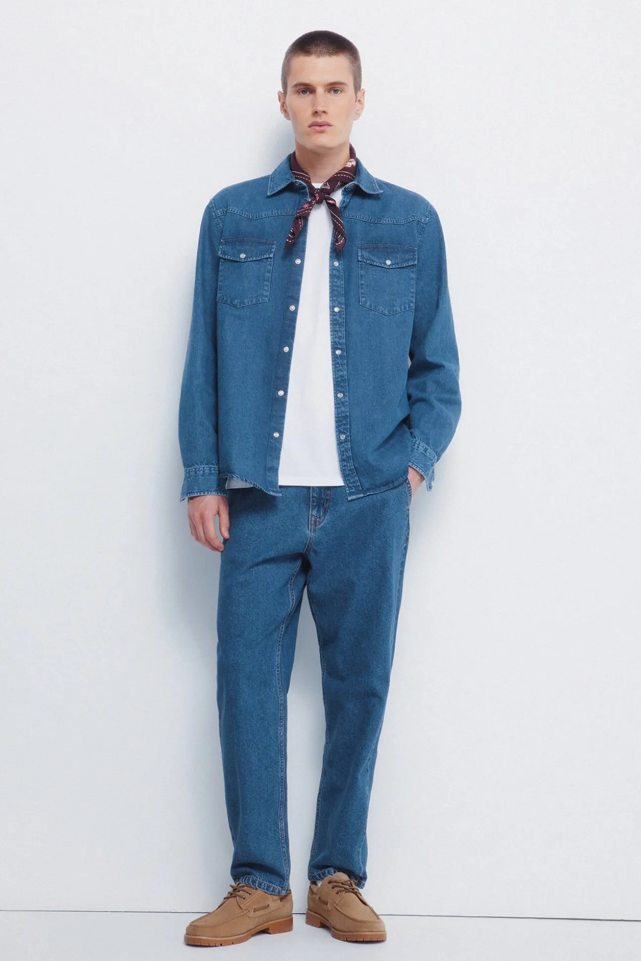 Camisa vaquera con canesú