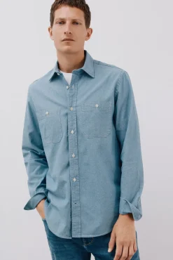 Camisa vaquera con dos bolsillos