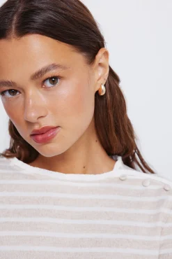 Camiseta botones hombro cuello