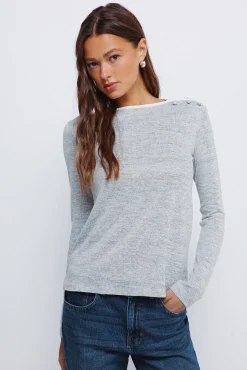 Camiseta botones hombro cuello