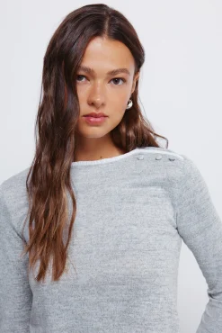 Camiseta botones hombro cuello