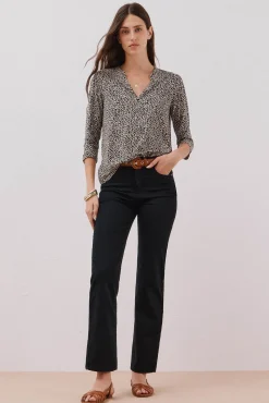 Camiseta básica escote mão