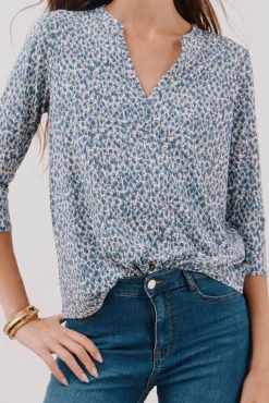 Camiseta básica escote mão