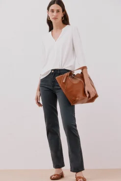 Camiseta básica escote mão