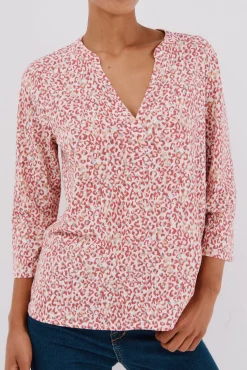 Camiseta básica escote mão