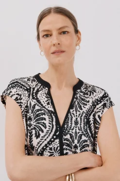 Camiseta básica sin magnas cuello mao