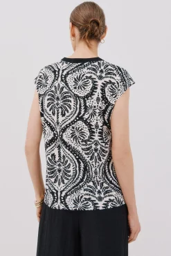 Camiseta básica sin magnas cuello mao