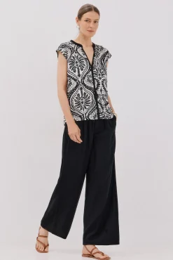 Camiseta básica sin magnas cuello mao