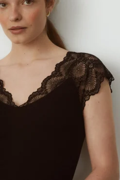 Camiseta canalé con encaje