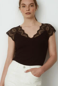 Camiseta canalé con encaje