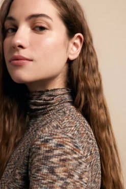 Camiseta cuello alto melange