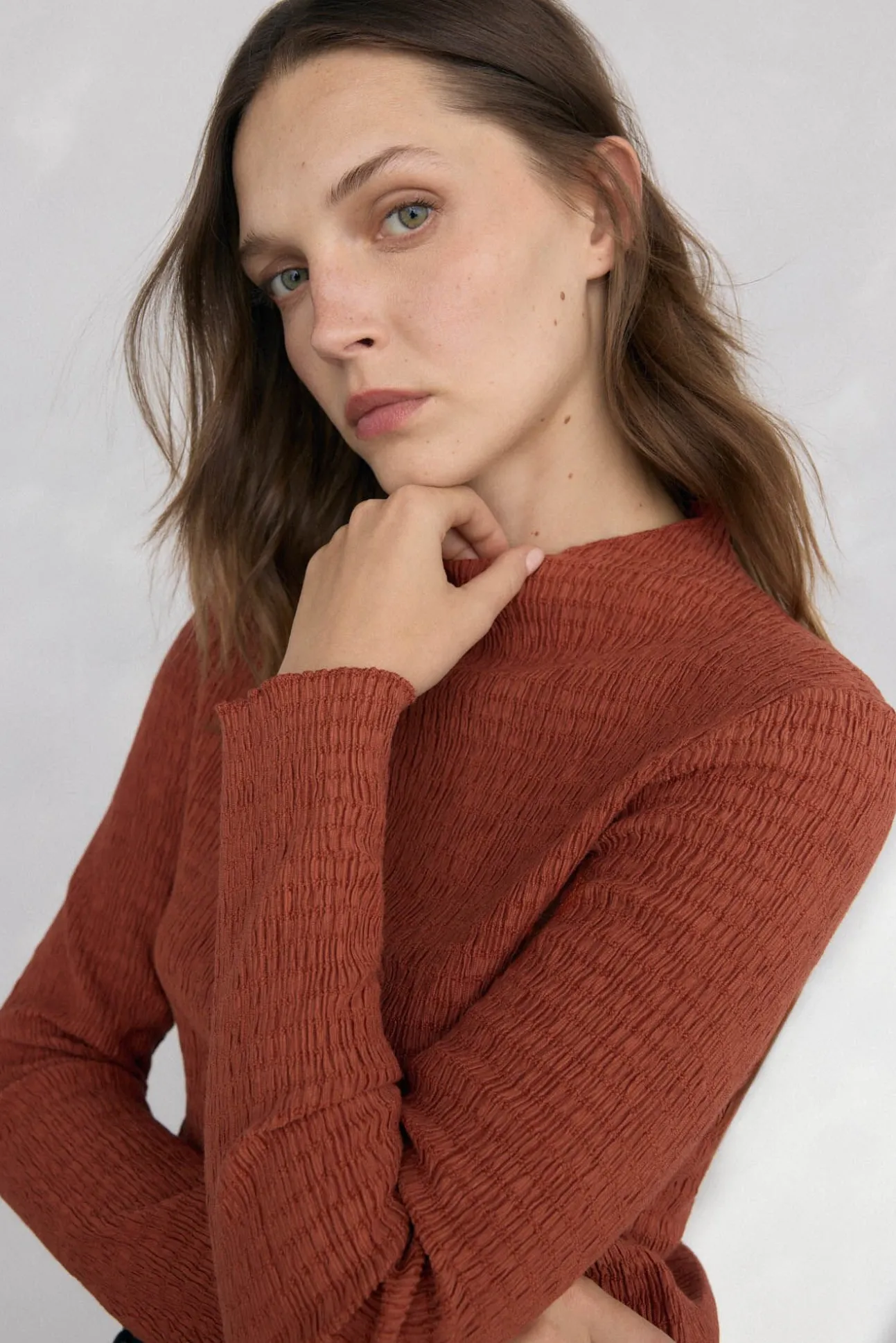 Camiseta cuello chimenea estructura