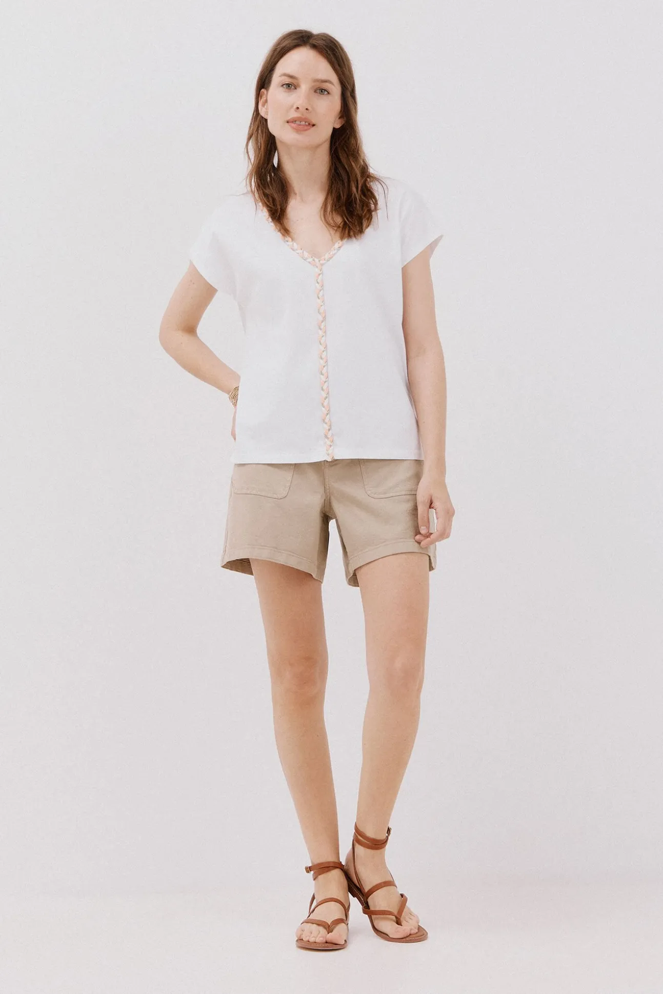 Camiseta cuello pico trenza