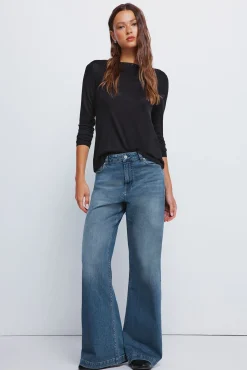 Camiseta cuello tachas