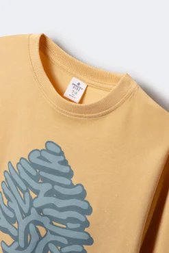 Camiseta de manga larga amarilla árbol niño