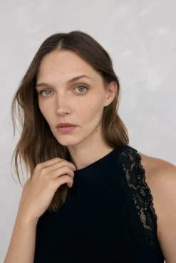 Camiseta de tirantes con encaje