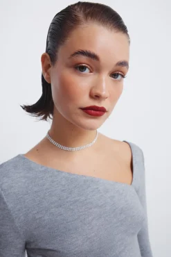 Camiseta escote asimétrico