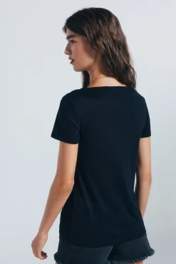 Camiseta escote crochet