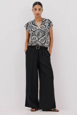 Camiseta estamapda escote pico fruncido