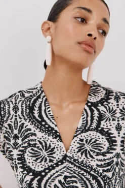 Camiseta estamapda escote pico fruncido