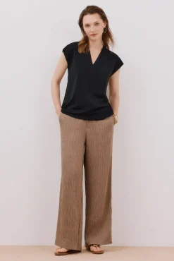 Camiseta estamapda escote pico fruncido