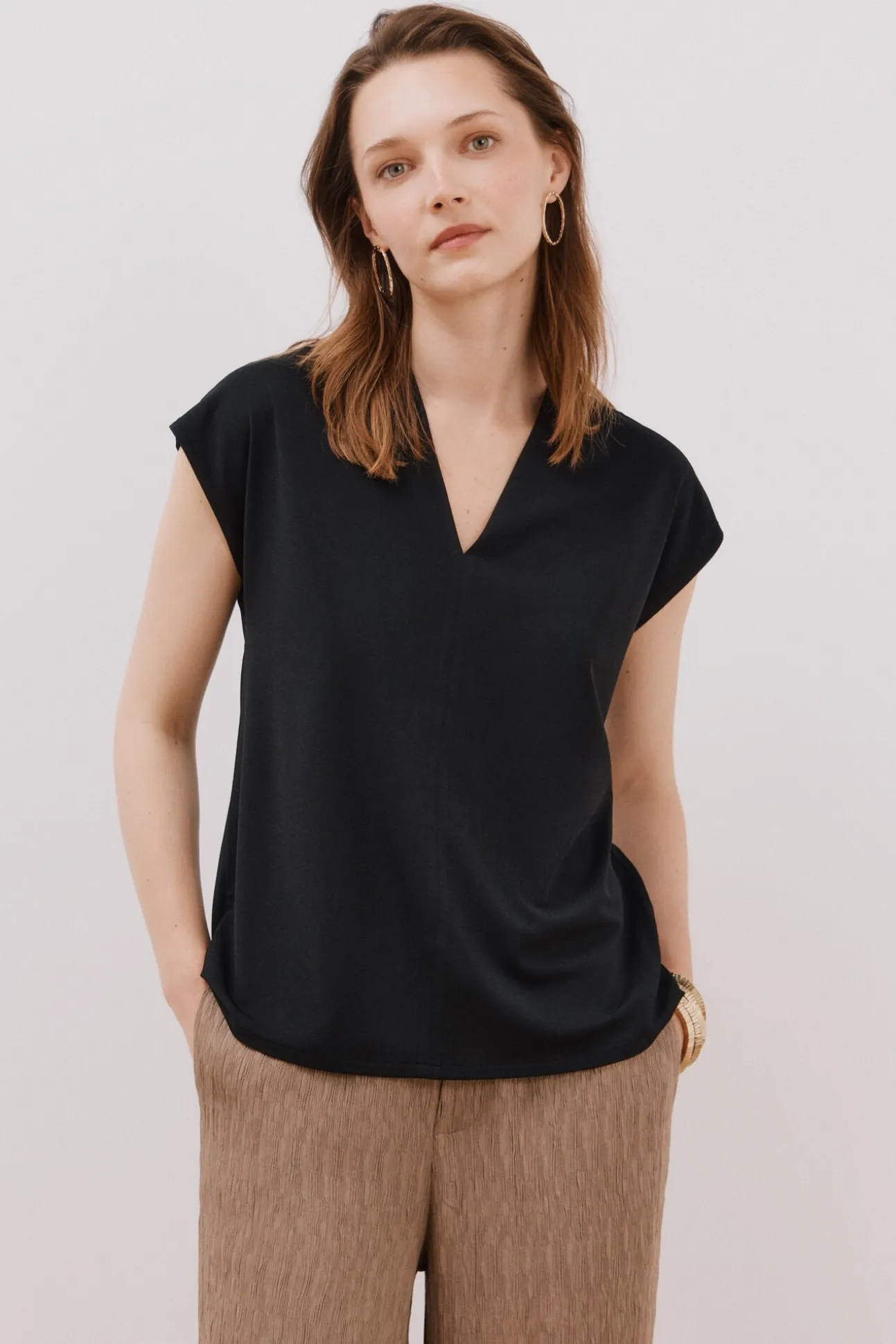 Camiseta estamapda escote pico fruncido