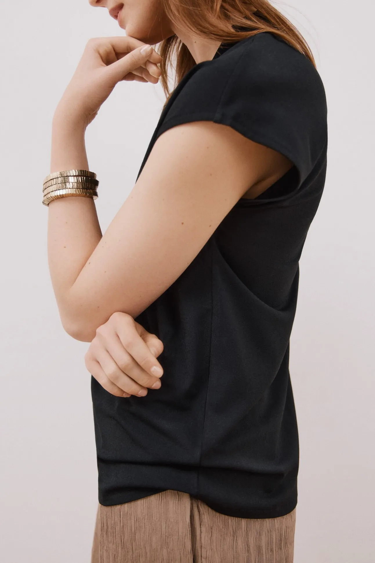 Camiseta estamapda escote pico fruncido