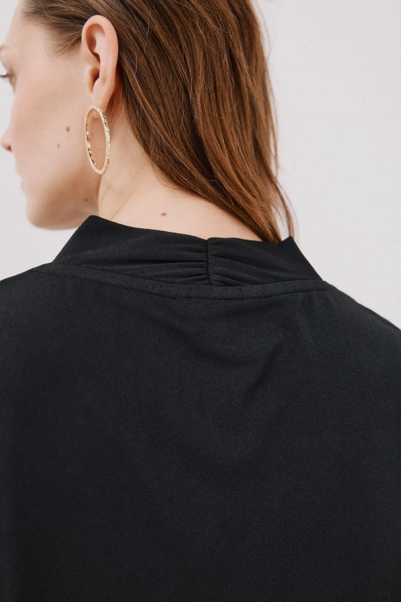 Camiseta estamapda escote pico fruncido