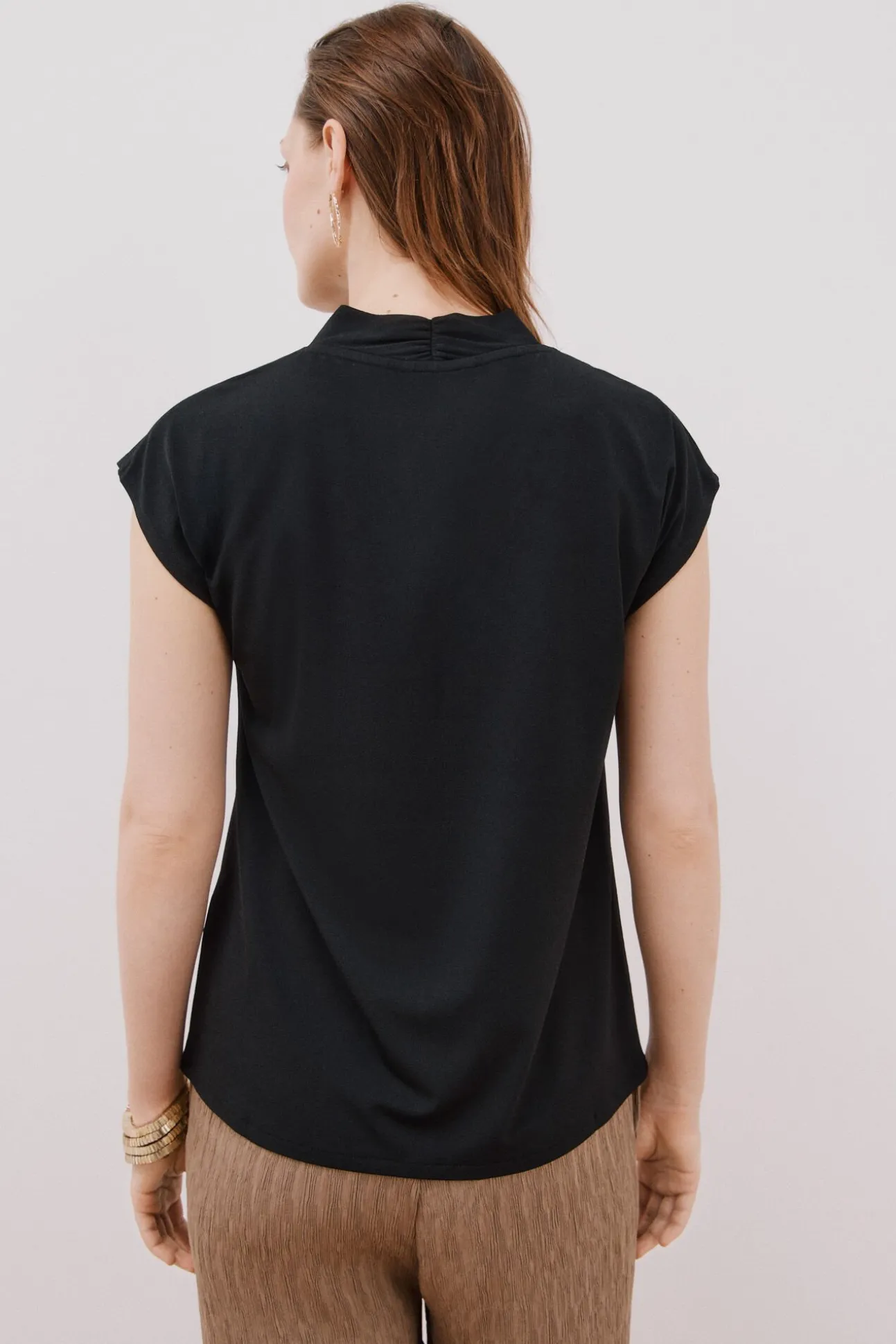 Camiseta estamapda escote pico fruncido