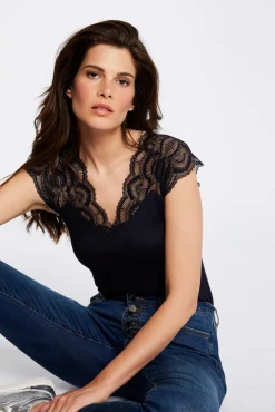 Camiseta manga corta con encaje