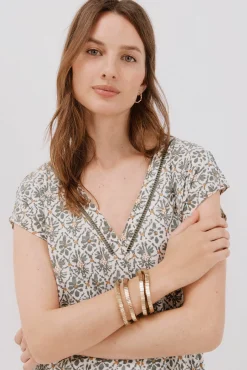 Camiseta pico con detalle puntilla