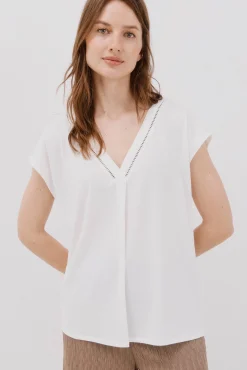 Camiseta pico con detalle puntilla