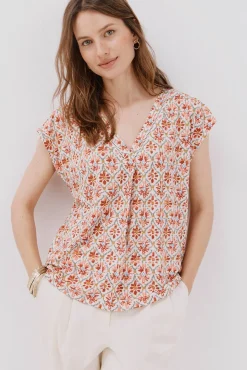 Camiseta pico con detalle puntilla