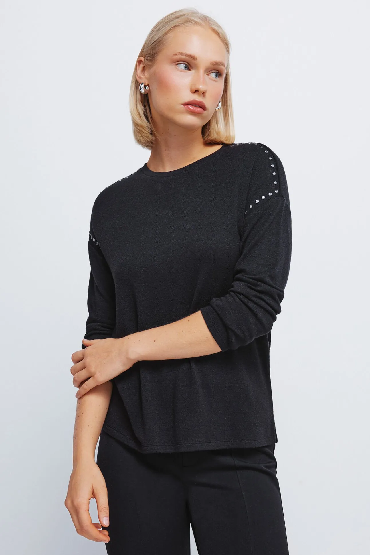 Camiseta punto cortado tachas