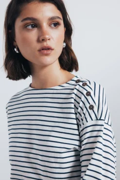 Camiseta rayas botones hombro