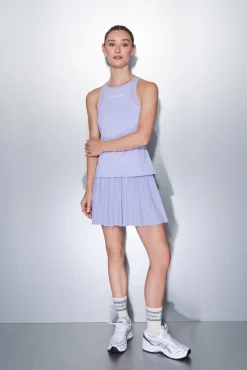 Camiseta sin mangas entallada lila