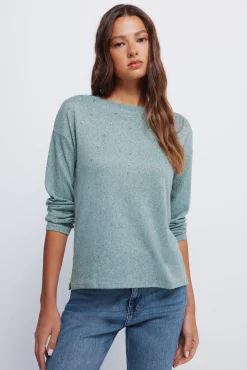 Camiseta tachas posicionadas