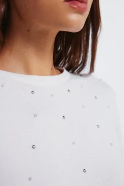 Camiseta tachas posicionadas