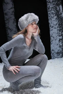 Camiseta termal cuello pico con encaje