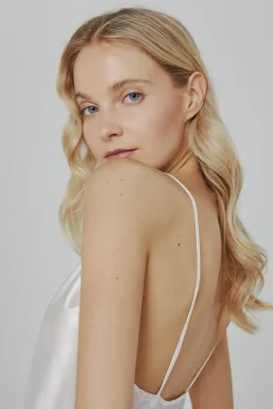 Camisón de mujer Ivette Bridal corto de satén en blanco