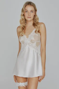 Camisón Ivette Bridal de satén con tanga en blanco