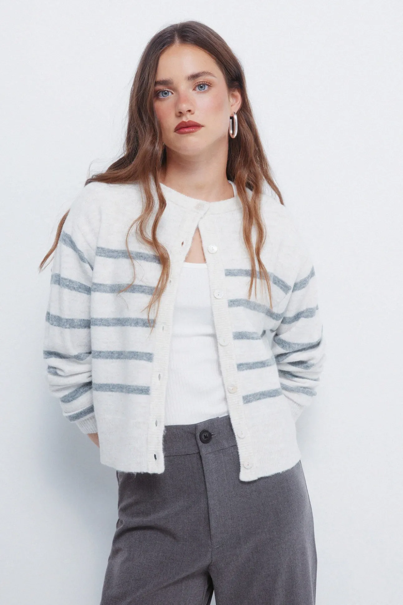 Cardigan botones cuello redondo