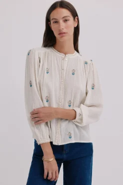 Carine. Blusa bordada