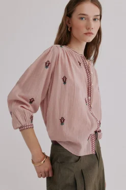 Carine. Blusa bordada